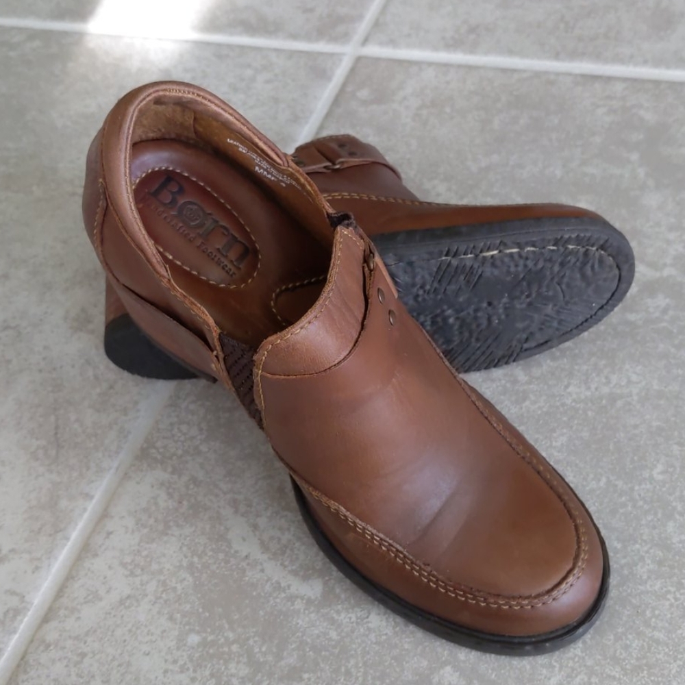 Born Slip On Leather Heels Casual Boot Sz 6.5
